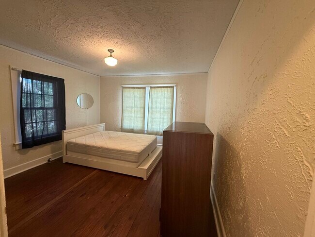 Foto del edificio - 846 W Brevard St