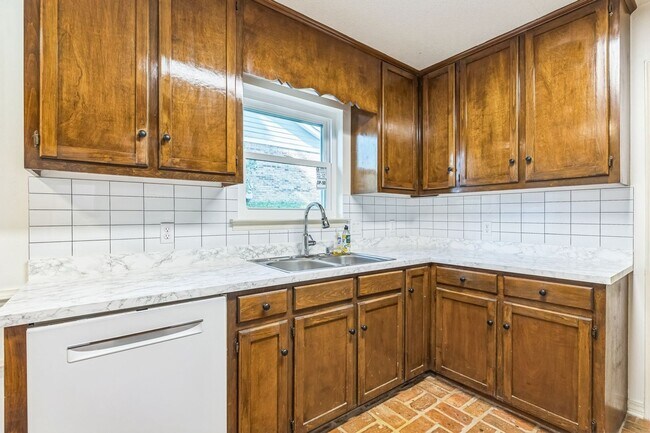 Foto del edificio - 3 Bedroom Single Family Home in Mobile