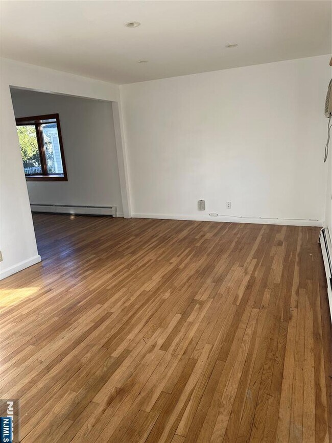 Foto del edificio - 679 Midwood Rd