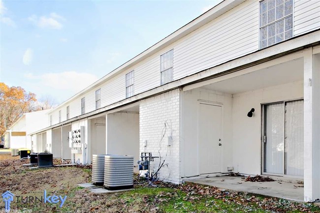 Building Photo - 15 Powhatan Dr