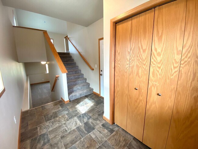 Foto del edificio - Newer 3 Bedroom Home in South Moorhead!!