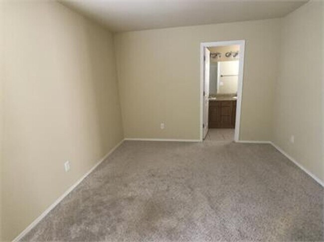 Building Photo - Beautiful 3 bedrooms house in Centerton!