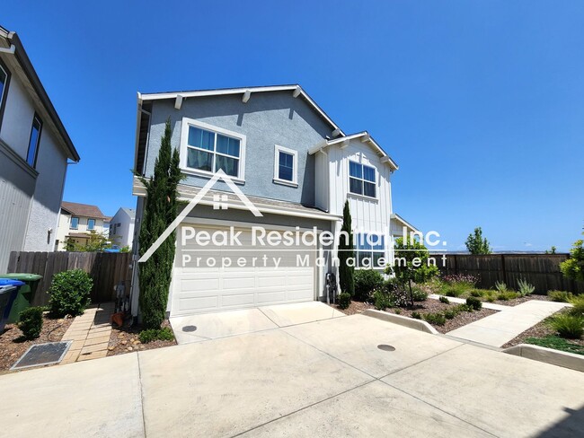 Building Photo - Newer 4bd/3ba Folsom Home with 2 Car Garage