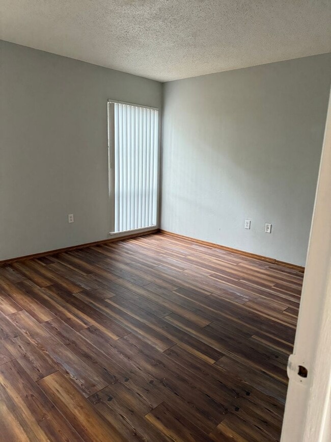 Building Photo - LEASE NOW AND ENJOY 50% OFF 2ND MONTH! Loc...