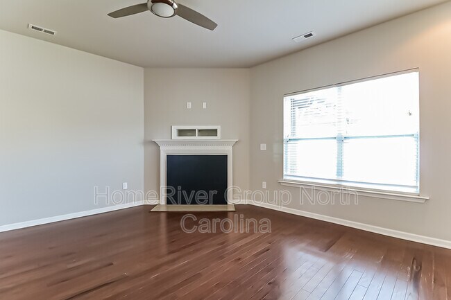 Foto del edificio - 197 W Falcon Ct