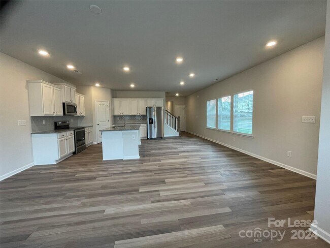 Building Photo - 302 Planters Trace Ln