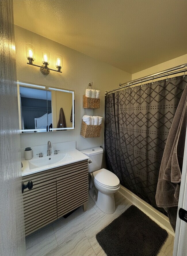 Foto del edificio - 4384 Poplar Brook Dr