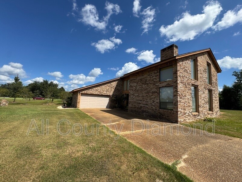 Primary Photo - 833 W Pierson Dr