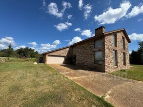 Building Photo - 833 W Pierson Dr