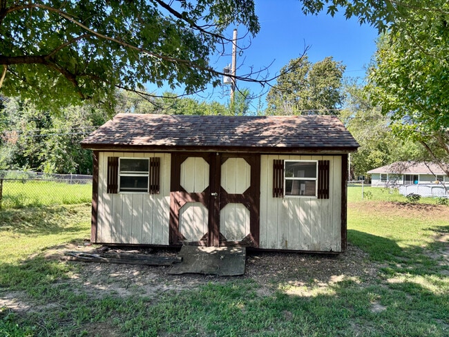 Building Photo - 817 N Clara St