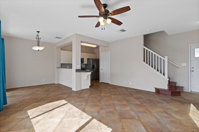 Foto del edificio - Perfect for Pets & Families! 4BR Ewa Beach Home with Fenced Yard & Pool Access