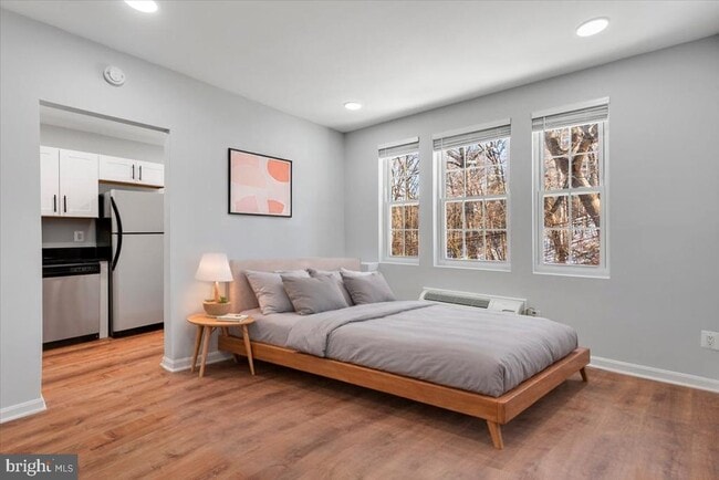 Building Photo - 1909 N Rhodes St