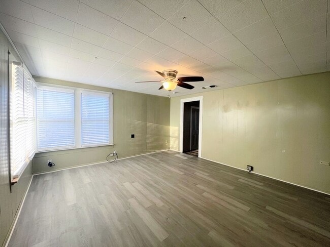 Foto del edificio - Quiet Charm Meets Comfortable Living: Your Perfect 2-Bedroom Retreat in Snyder!