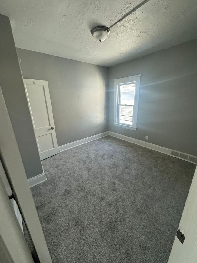 Foto del edificio - Move in ready!