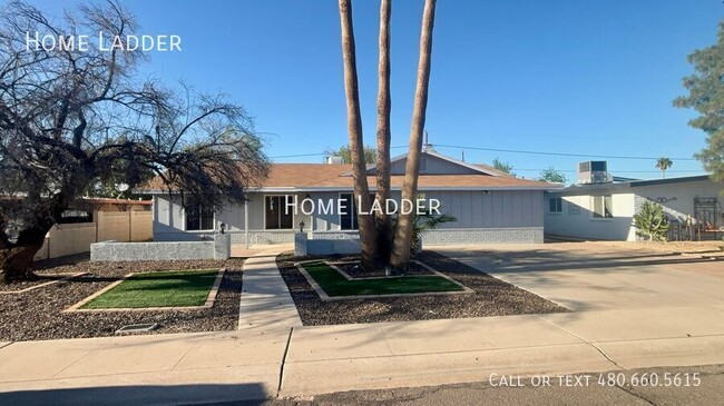 Photo - 1128 E Broadmor Dr House