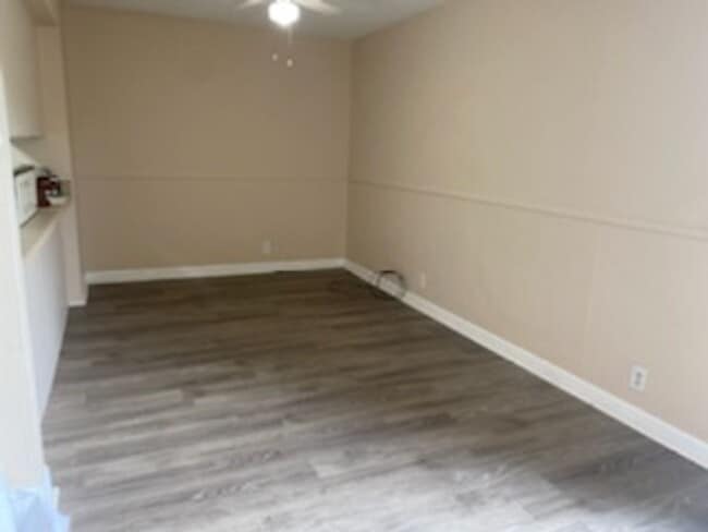 Building Photo - 260 W Van Fleet Dr