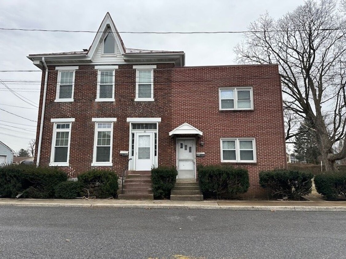 Foto principal - 2nd Floor 1 Bed 1 Bath Mechanicsburg Schoo...