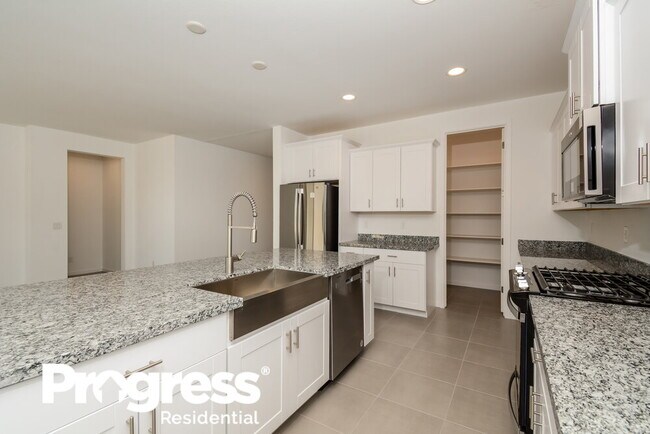 Building Photo - 17435 W Running Deer Trl