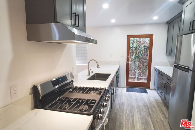 Foto del edificio - 1603 Oakwood Ave
