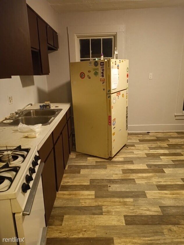 Building Photo - 2 br, 1 bath Duplex - 510 North College St...