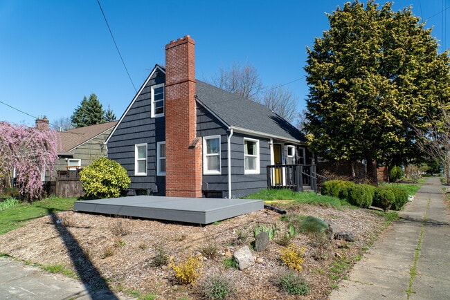 Building Photo - 2609 NE Liberty St