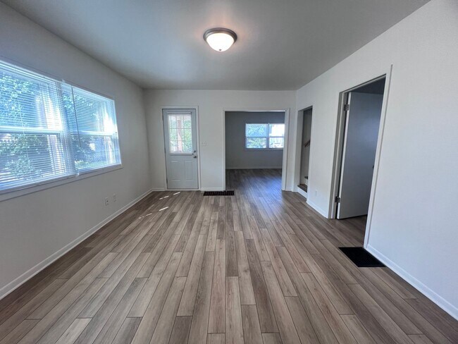 Foto del edificio - Updated Three Bedroom Home on the NE side ...