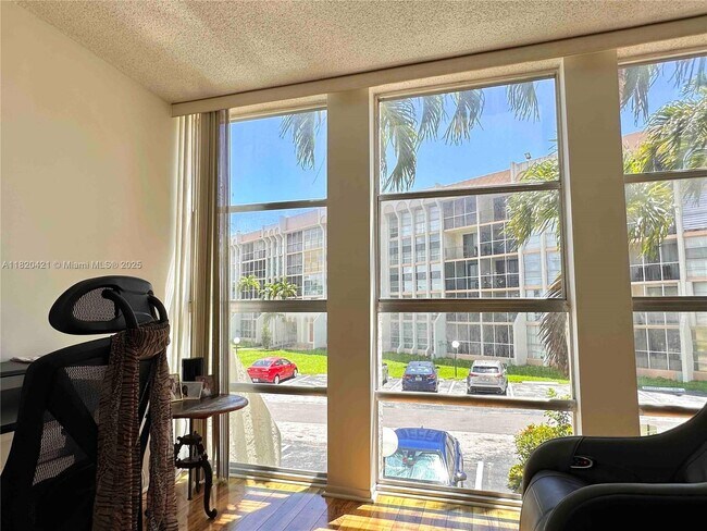 Foto del edificio - 601 Three Islands Boulevard