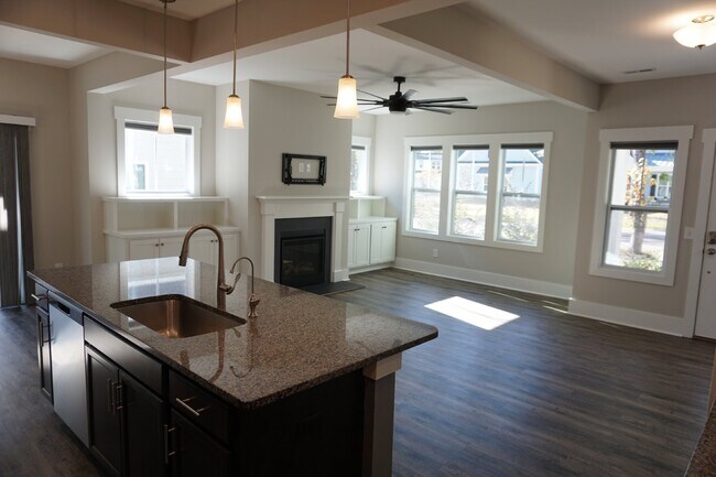 Building Photo - 4BR/3.5BA Home in the Gated Community of R...