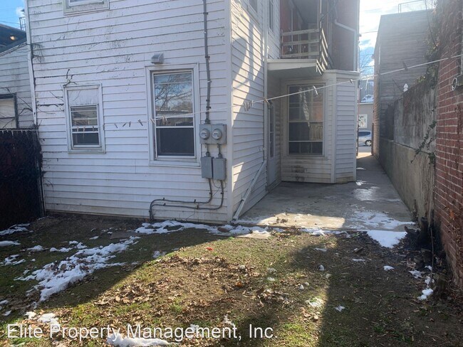 Building Photo - 2 br, 1 bath House - 373 W. King St. 1st. Flr