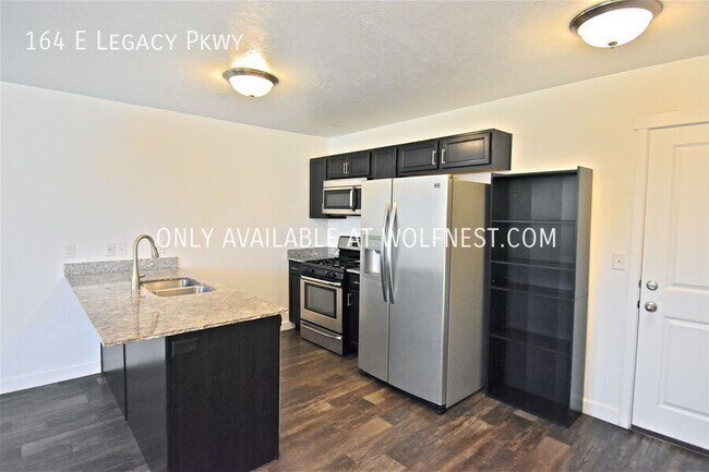 Foto del edificio - Beautiful 3 Bedroom Saratoga Springs Townh...