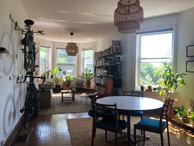 Foto del edificio - 1438 N Kedzie Ave