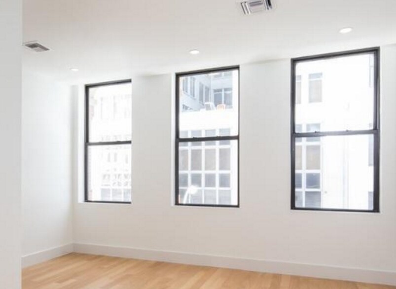 Building Photo - 83 Greenwich St