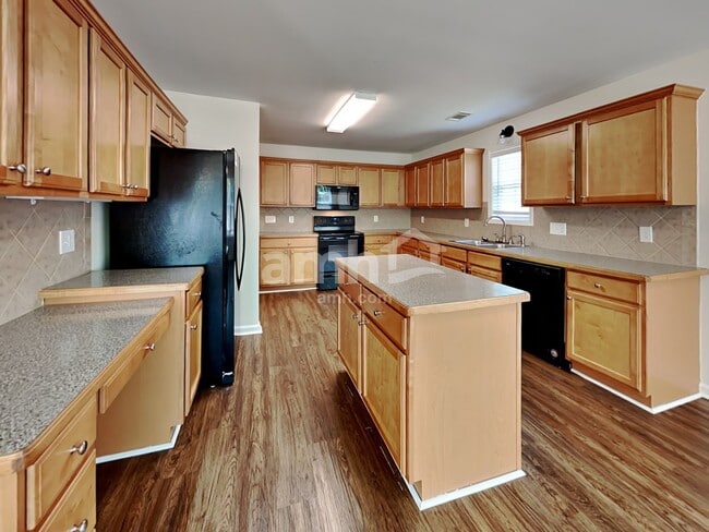 Building Photo - 6250 Mulberry Park Dr