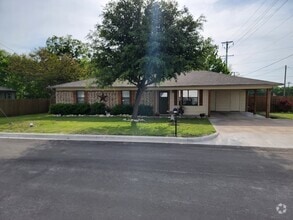 Building Photo - 2513 Brewster St