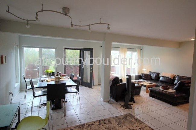 Foto del edificio - 766 Cottage Ln