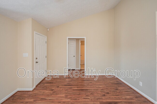 Building Photo - 136 Hambleton Rd