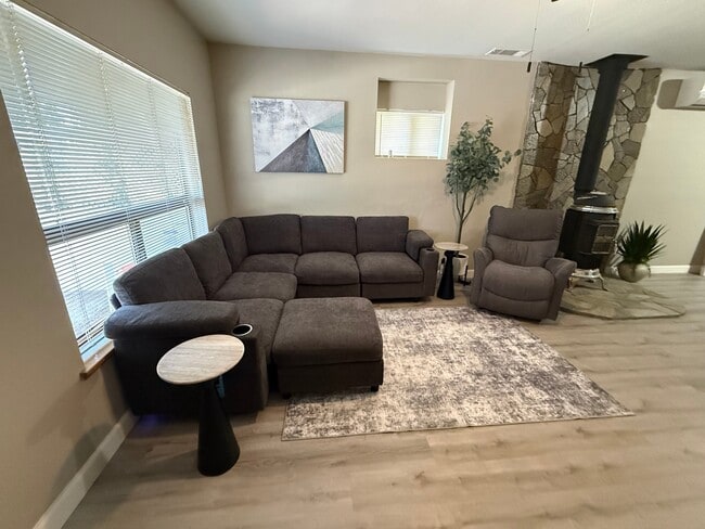 Building Photo - 11 Kokanee Dr