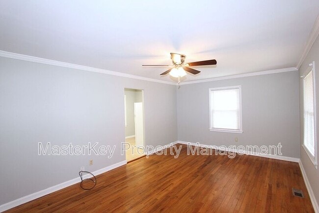 Building Photo - 2413 Derby Dr