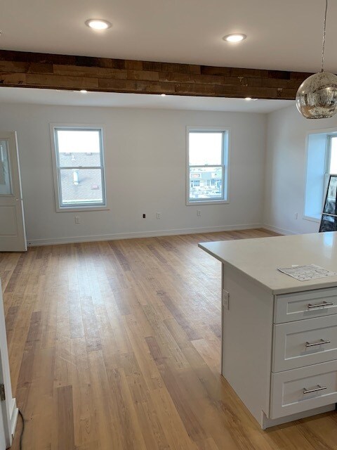 sala de estar/cocina de concepto abierto - 809 Main St