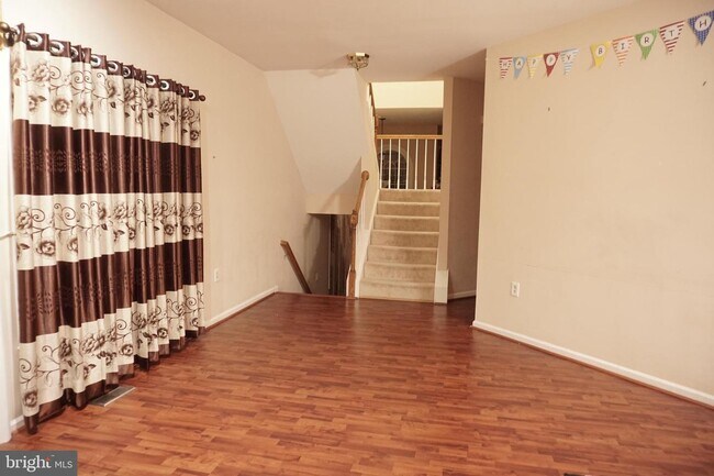 Building Photo - 8020 Hilliard Dr