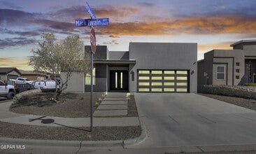 Building Photo - 12631 Mark Twain Ave