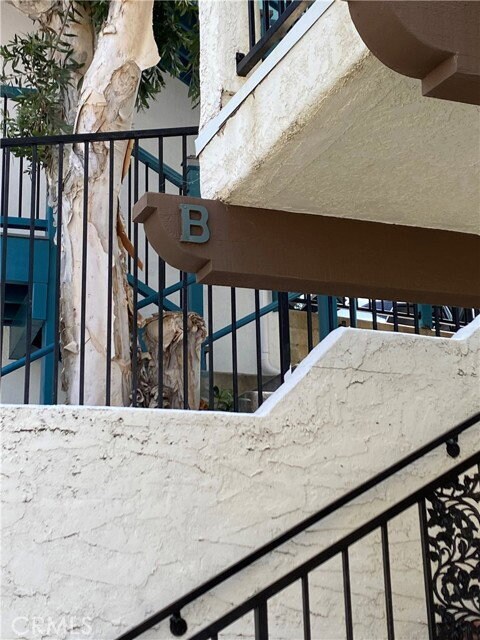 Foto del edificio - 258 W Escalones