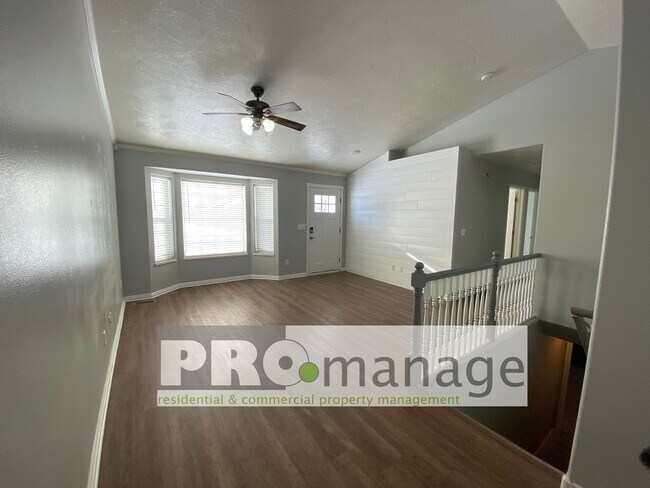 Foto del edificio - 4149 Birchwood Cir