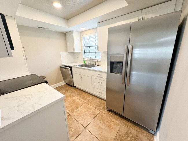 Foto del edificio - AVAILABLE NOW! 55+ Condo in Leesburg