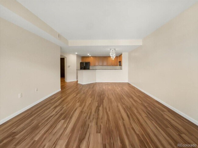 Foto del edificio - 975 N Lincoln St