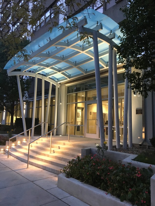 Entrada - Belmont Tower Apartments