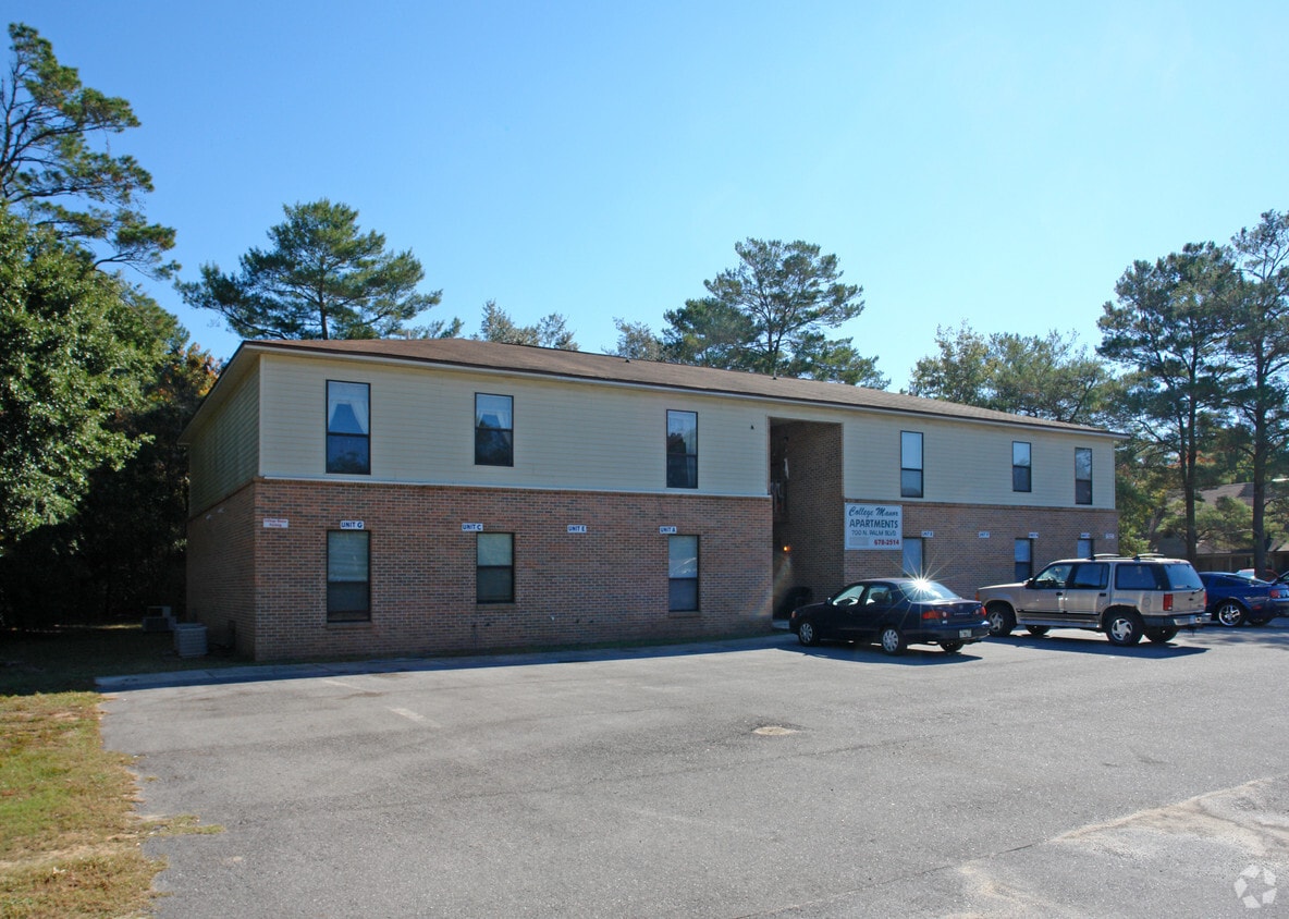 Building Photo - 700 Palm Blvd N
