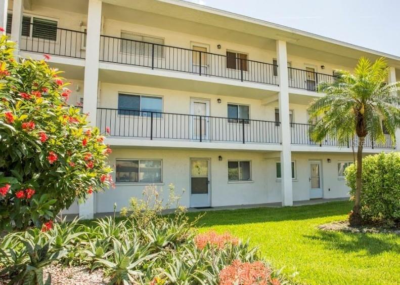 Foto principal - 708 S Tamiami Trl