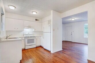 Building Photo - 714 Martindale Rd