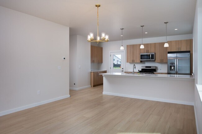 Foto del edificio - Stunning 4 bed, 3 bath - Corner Lot